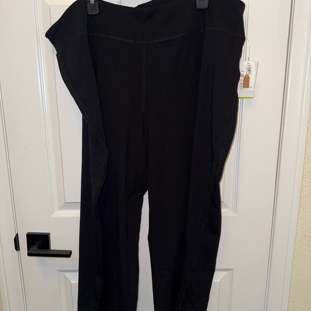 Old Navy Black Straight Leg Women's Cropped Pants